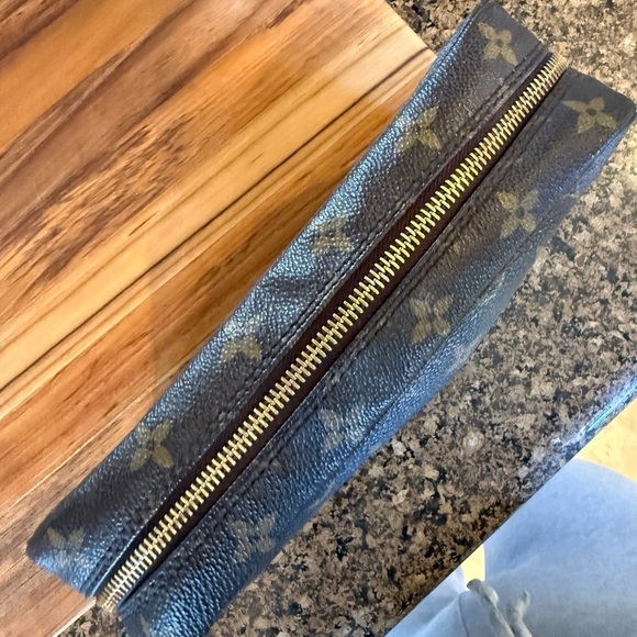 AUTHENTIC Louis Vuitton Monogram Toiletry Bag in Brown and Gold - Picture 2 of 8